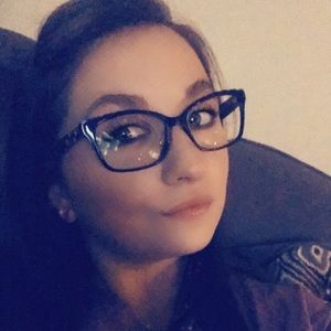 Meet your Posher, Claire